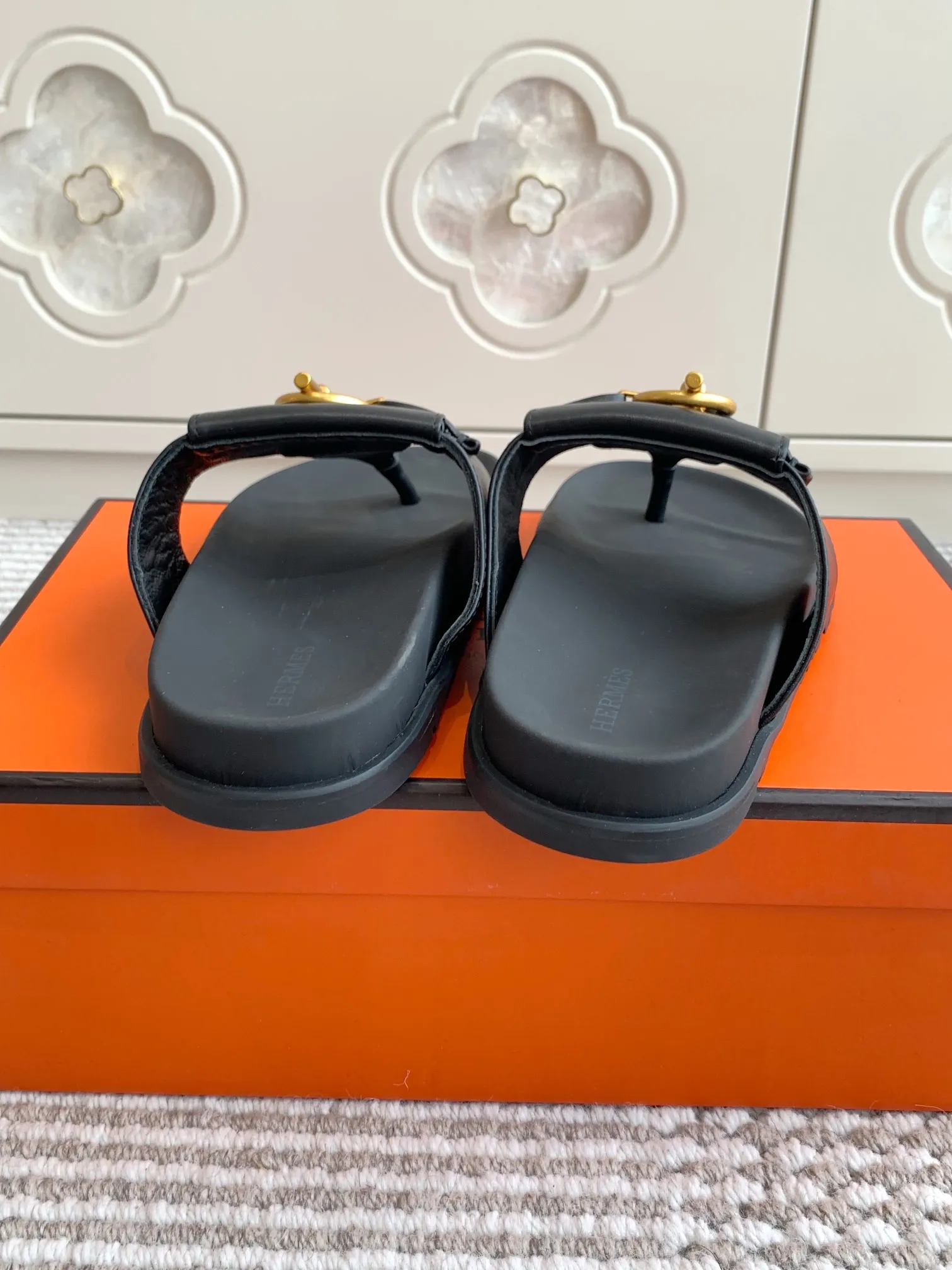 👟👟Ex-factory price 480👟👟 Hermes 〰️H chypre series Kelly buckle slippers Quality Upper: imported calfskin/palmprint cowhide/imported cowhide Foot pads imported silk cowhide, original molded outsole Female size: 35-42